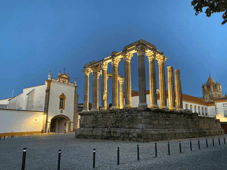 Évora Tour - Roman Temple of Évora Portugal